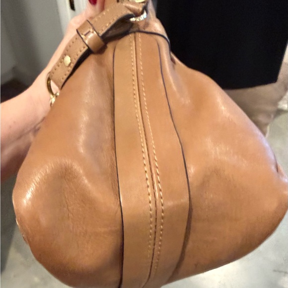 Chloe Paraty Medium Leather Shoulder Bag - Picture 14 of 14